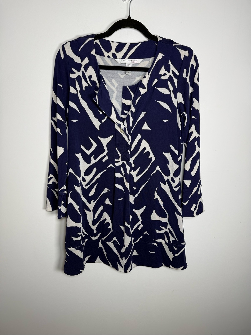 DIANE VON FURSTENBERG VINTAGE | 100% Silk Navy Gaby Tunic Size 6